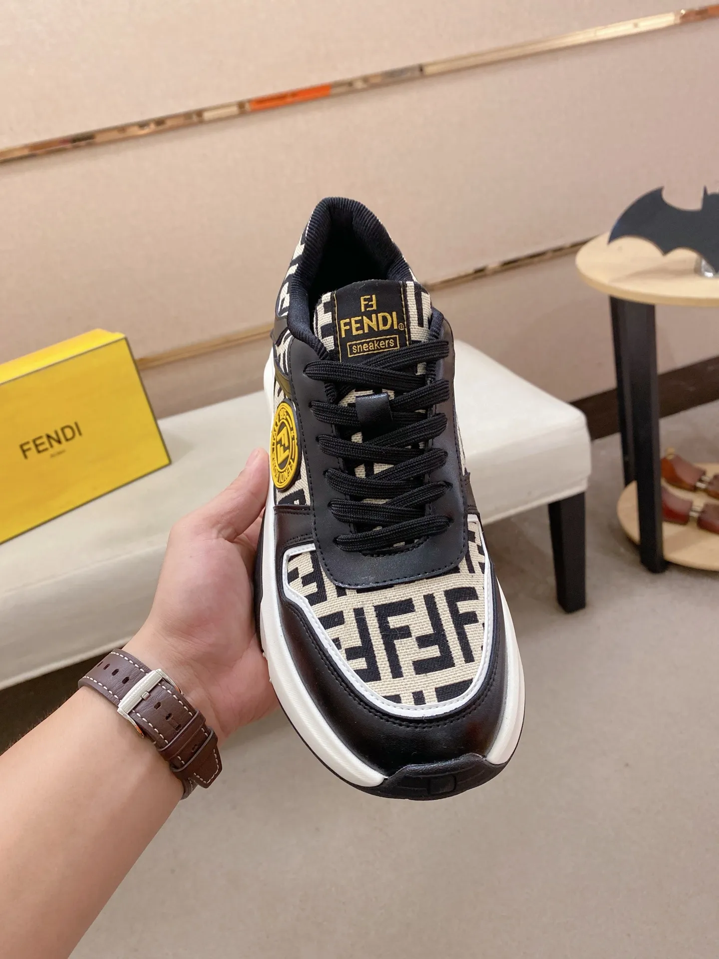 Men's shoes 💰 462💰 (fendi) New style 👊🏻 upper 🇮🇹 imported cowhide fabric 🇩🇪 lining imported sheepskin lining. The original outsole is molded to highlight the identity of every man, and the upper foot is elegant and stable🚶🏻🚶🏻The high-end custom counters reproduce the original version📯No matter the wind or rain, the shoe last remains unchanged and can withstand the verification of time🔍️,🔵 Size: 38-44